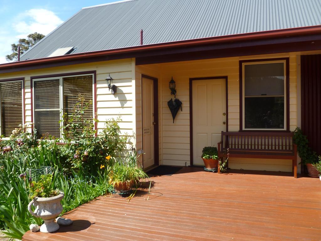 Donalea Bed And Breakfast & Riverview Apartment Castle Forbes Bay Exterior photo