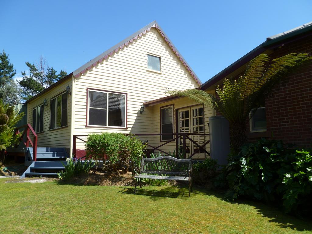 Donalea Bed And Breakfast & Riverview Apartment Castle Forbes Bay Exterior photo