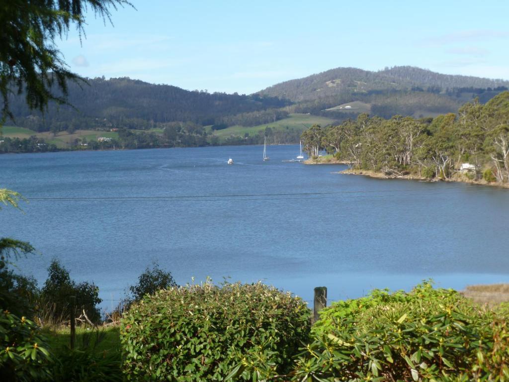Donalea Bed And Breakfast & Riverview Apartment Castle Forbes Bay Exterior photo