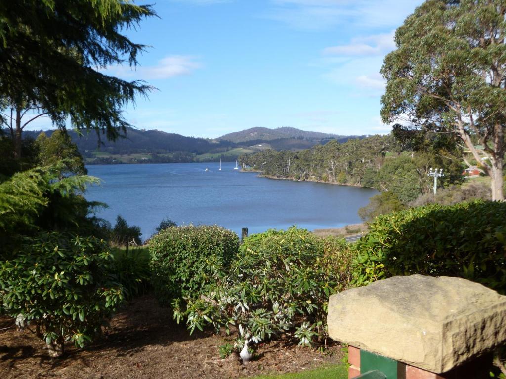 Donalea Bed And Breakfast & Riverview Apartment Castle Forbes Bay Exterior photo