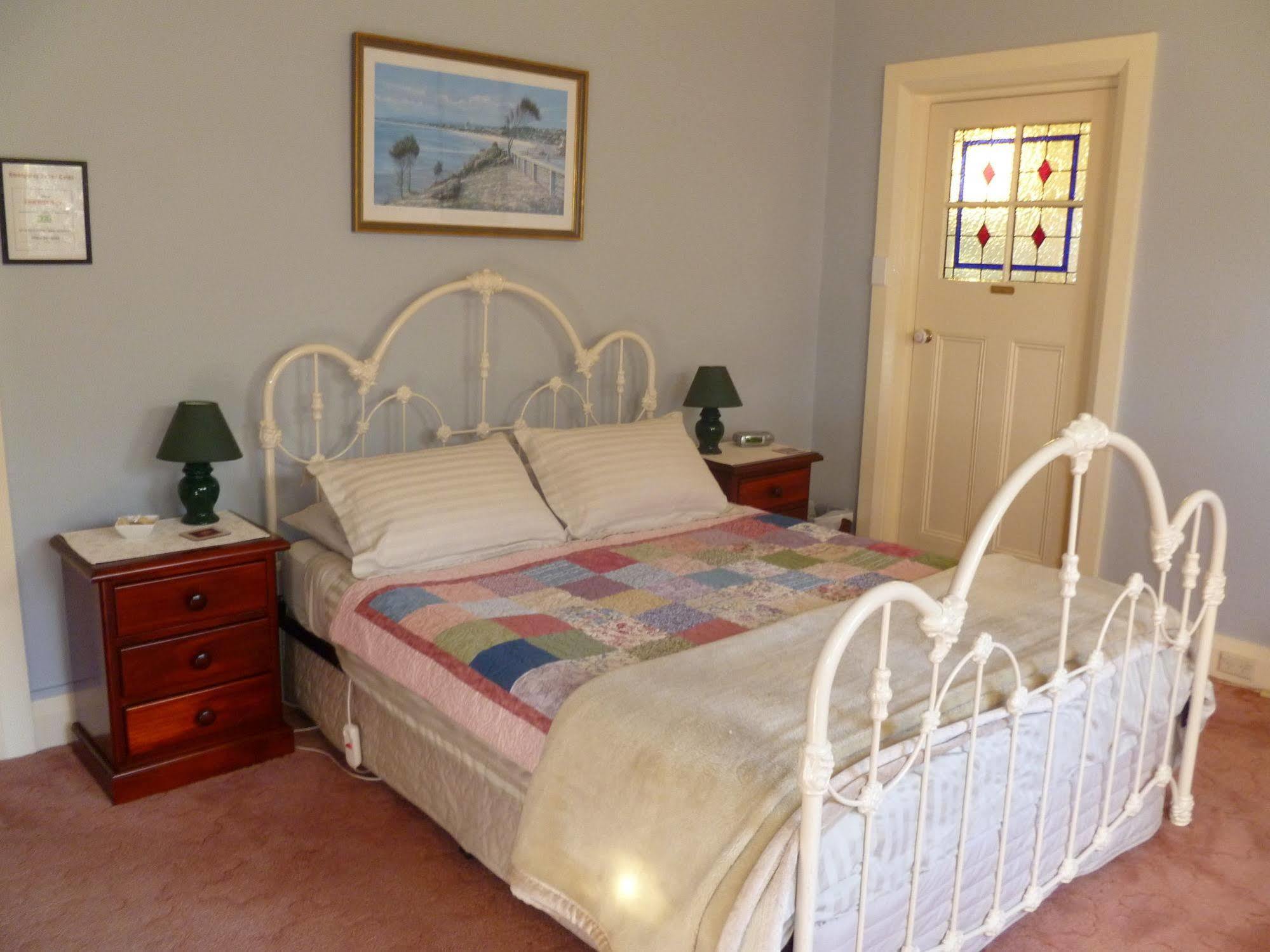 Donalea Bed And Breakfast & Riverview Apartment Castle Forbes Bay Exterior photo