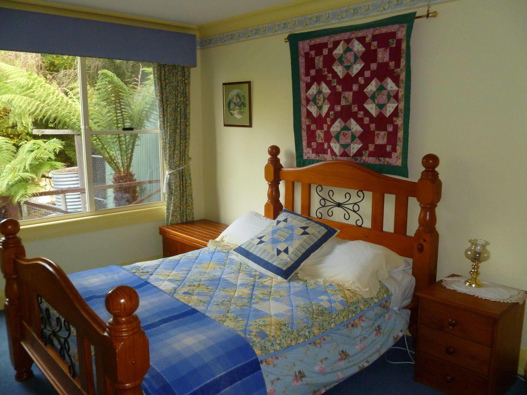 Donalea Bed And Breakfast & Riverview Apartment Castle Forbes Bay Exterior photo